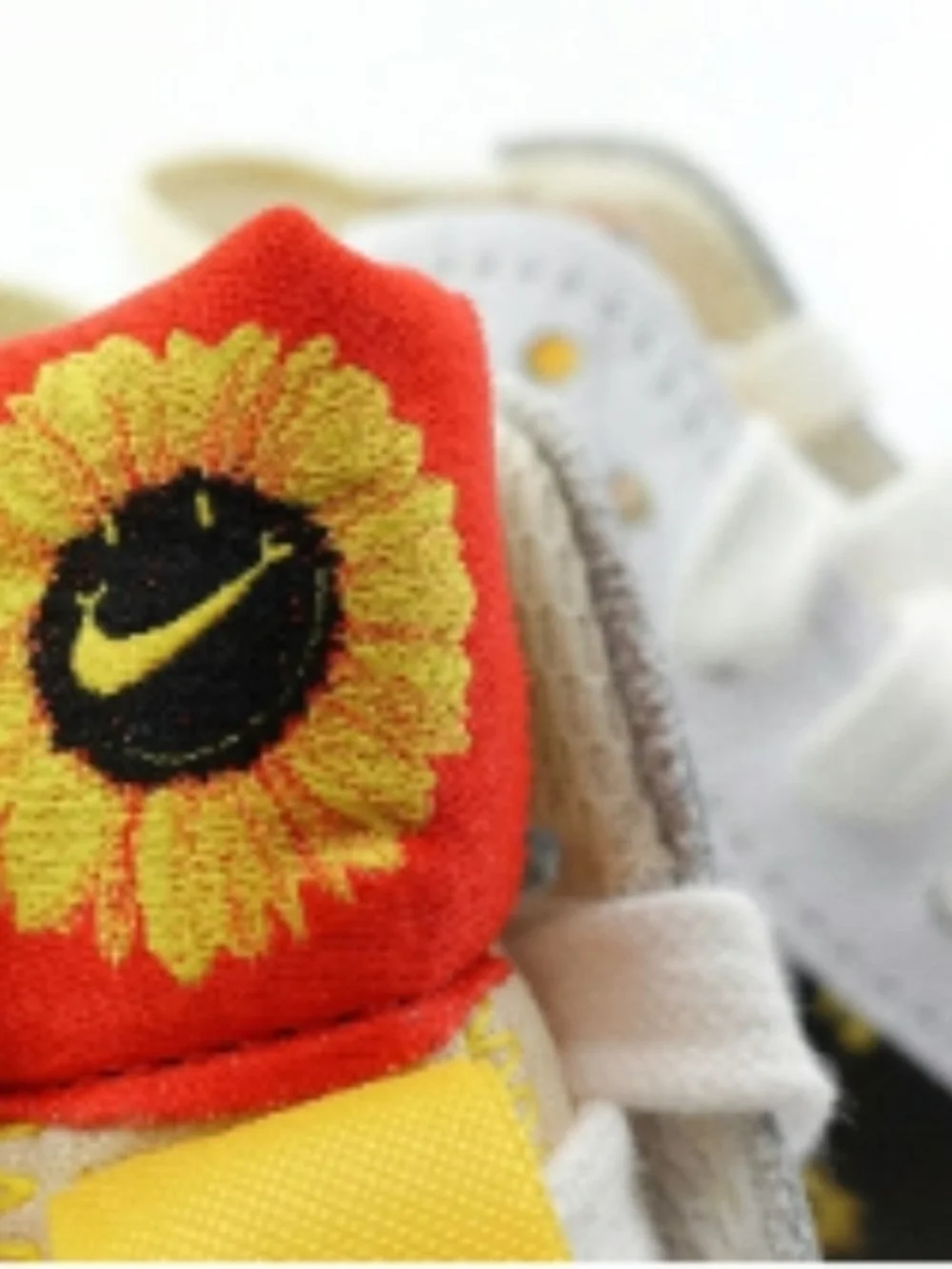 NIKE BLAZER MID 77 JUMBO SUNFLOWER WHITE HIGHTOPS